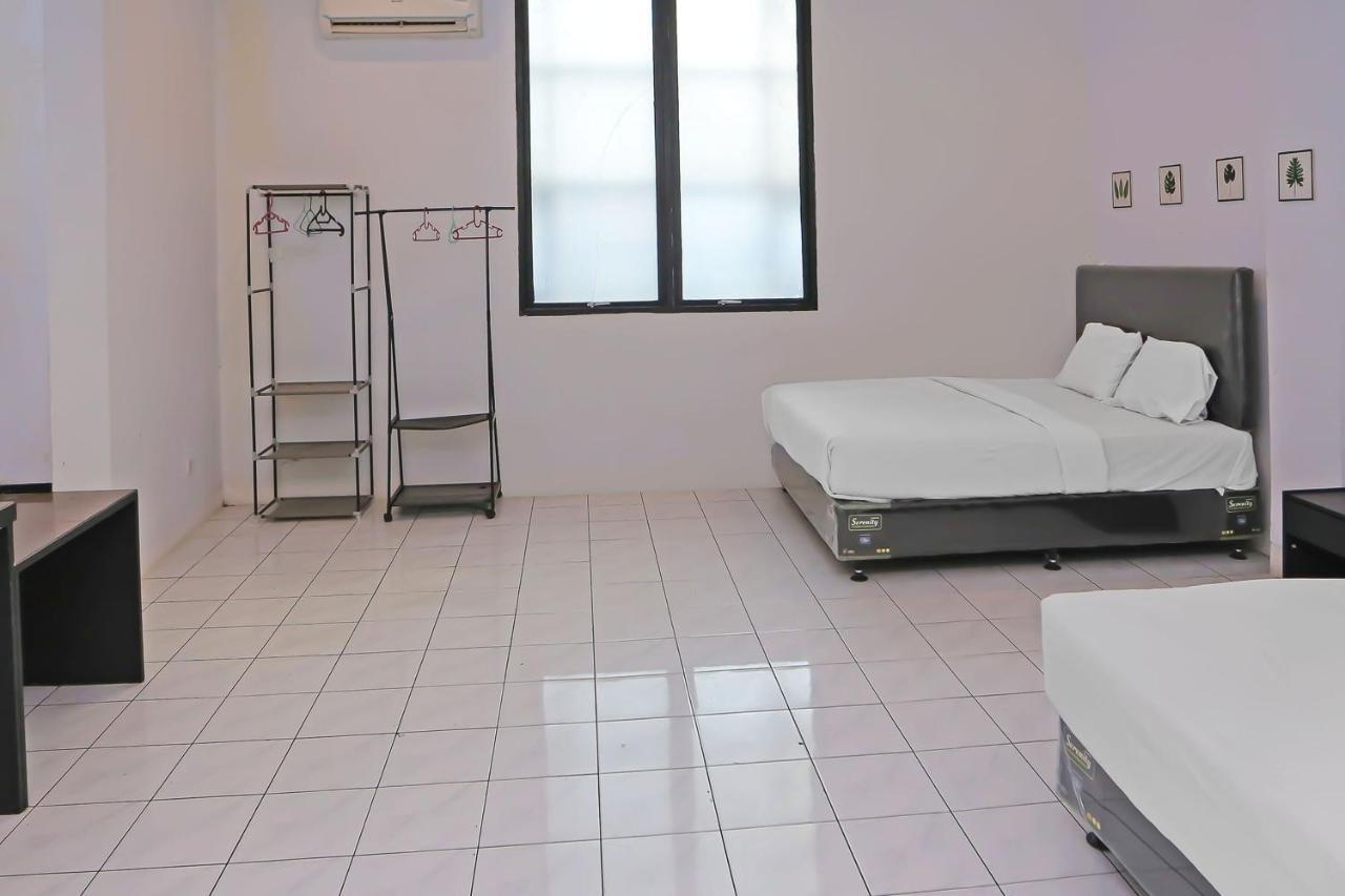 Collection O 92739 Hotel Pintu Besar Jakarta Bagian luar foto