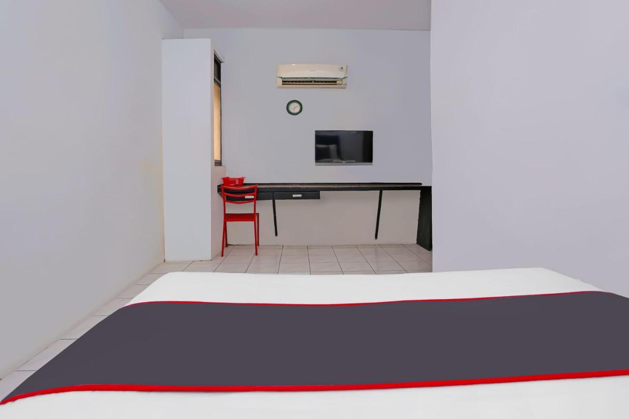 Collection O 92739 Hotel Pintu Besar Jakarta Bagian luar foto