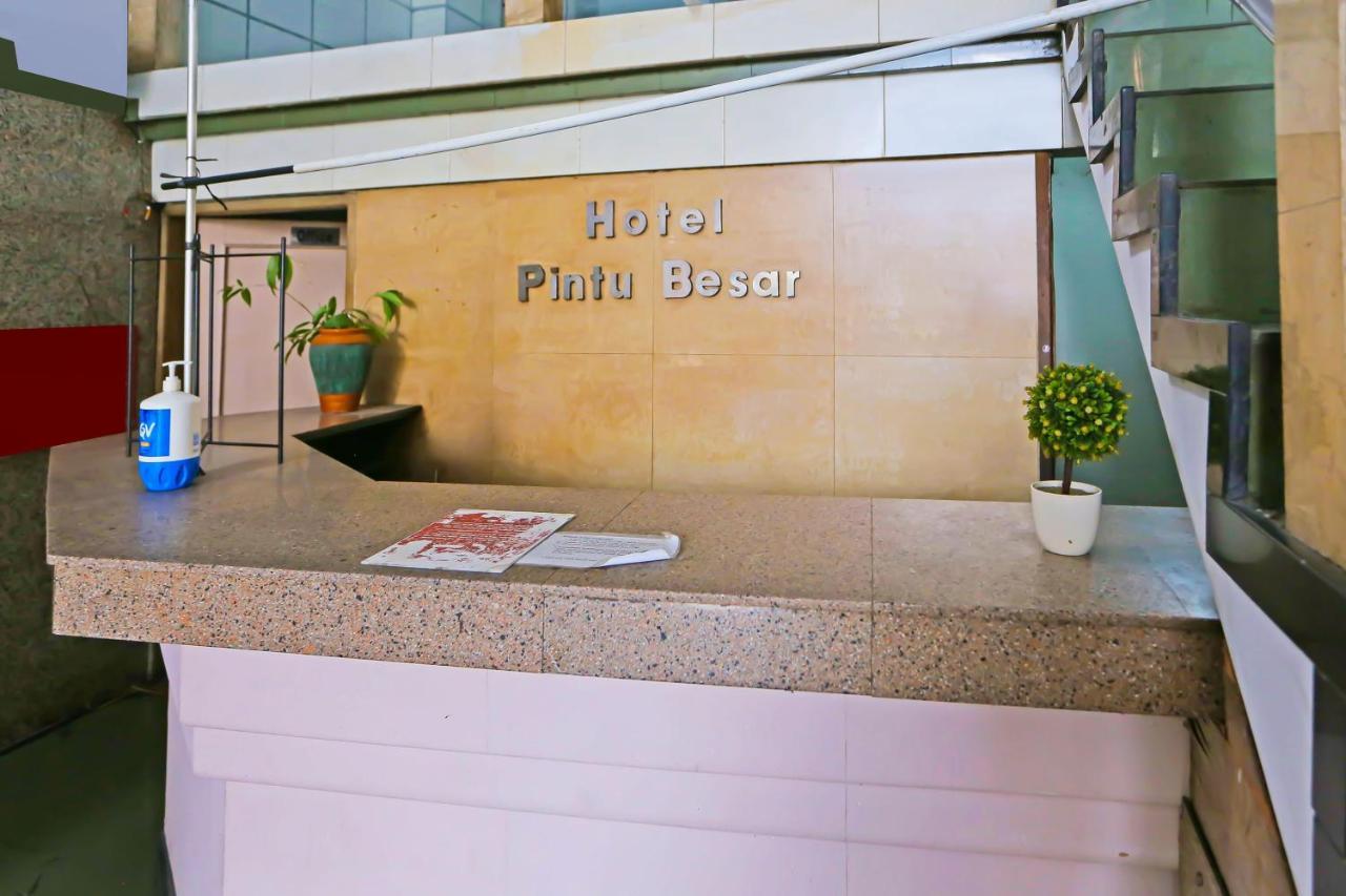Collection O 92739 Hotel Pintu Besar Jakarta Bagian luar foto